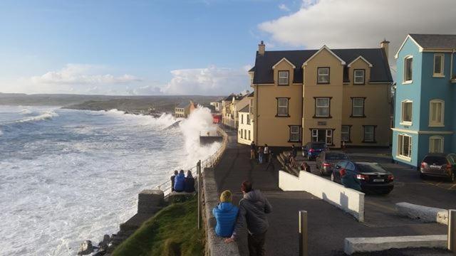 Lahinch -Beach -Surf- Hostel Exterior foto